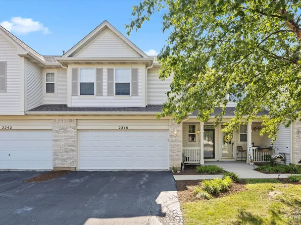 2246 Sunrise Cir, Aurora, IL 60503