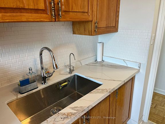 4th image of 1300 Mississauga Valley Blvd #902
