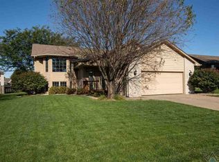 1709 S Paisley Ln, Sioux Falls, SD 57106