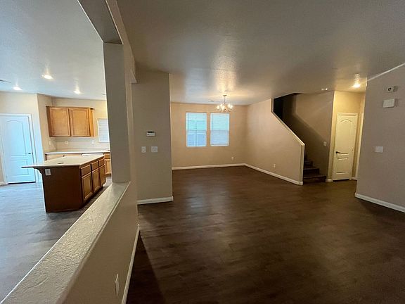 3rd image of 933 Purdy Lodge St