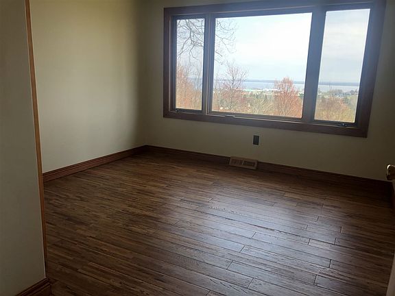 3rd image of 428 N Bluff Dr