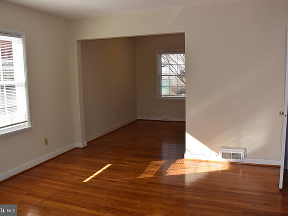 3rd image of 402 S Veitch St