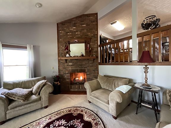 2nd image of 27464 Leona Dr