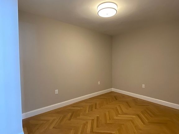 4th image of 305 E 86th St #11JE