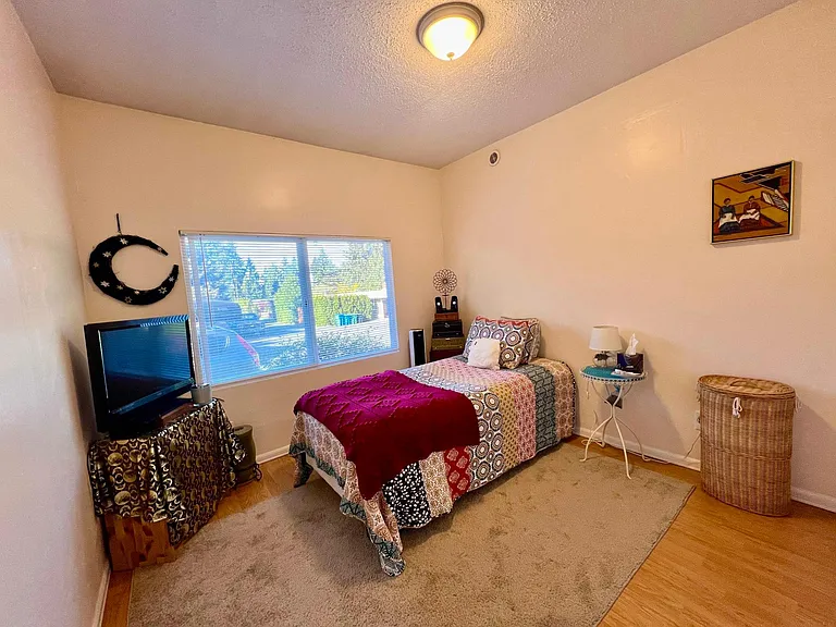 East bedroom