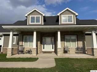 582 Amara Ct, Peosta, IA 52068