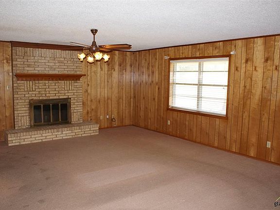 2nd image of 803 Pine Grove Cir