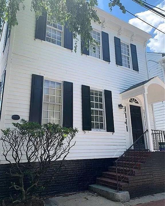 1st image of 423 London St Unit 2