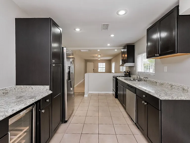522 E Lime St — Photo 8