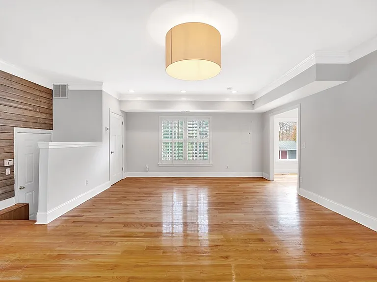 1210 Mendenhall Ct — Photo 4