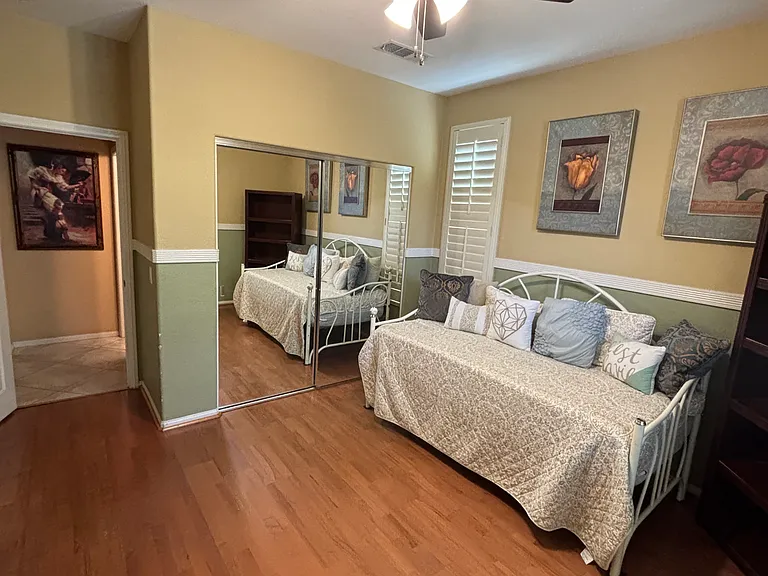 7233 Sherbourne Ln — Photo 3