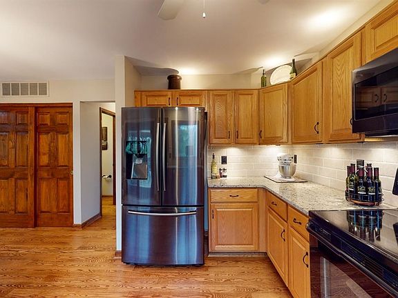 3rd image of 5376 Crestwood Dr