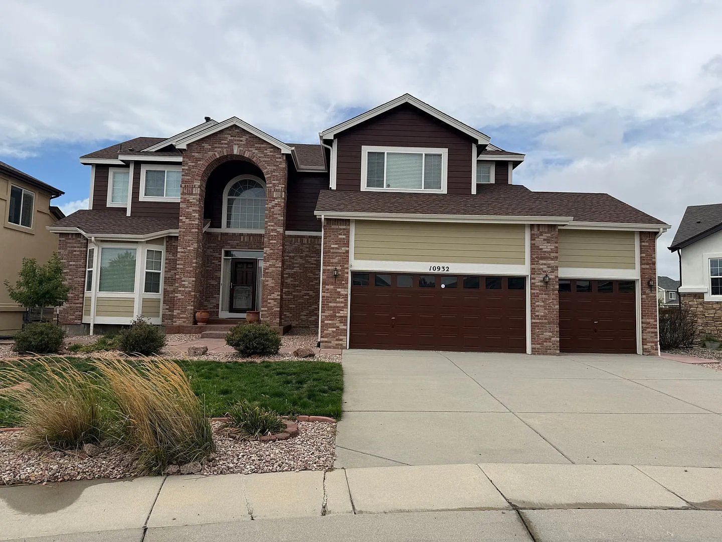 Spacious 5-Bedroom Home with Great Outdoor Living — Photo 2