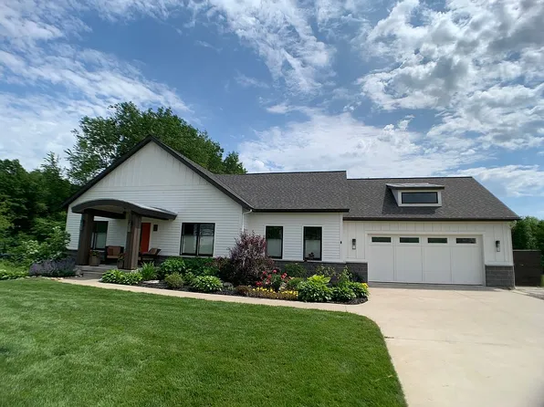 5346 Lamont Farm Dr, Coopersville, MI 49404