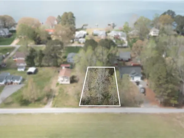 33 Highview Dr, Gloucester, VA 23061