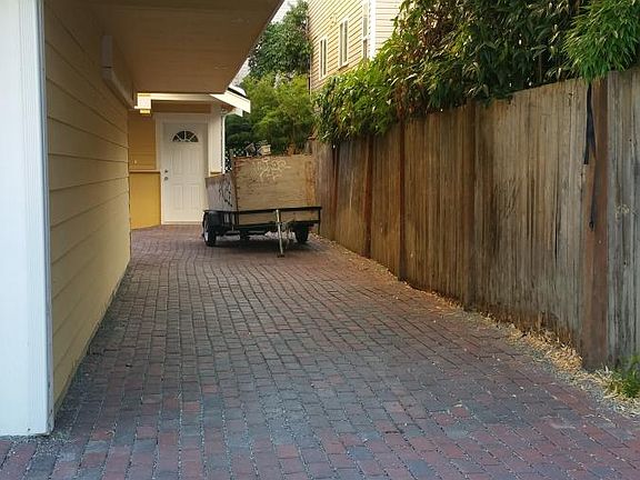 3rd image of 6533B 5th Ave NE #B
