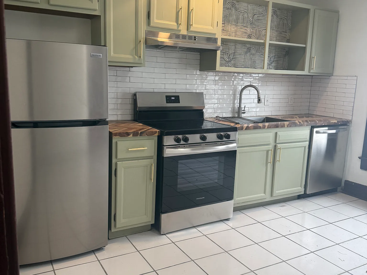 2 bed, 900 sqft, $1,550 — Photo 1