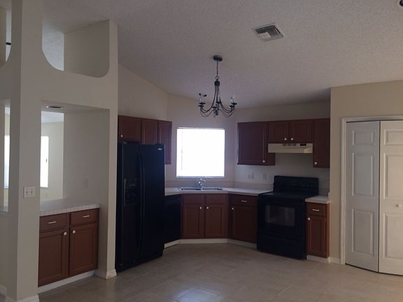 3rd image of 8854 Parliament Ct