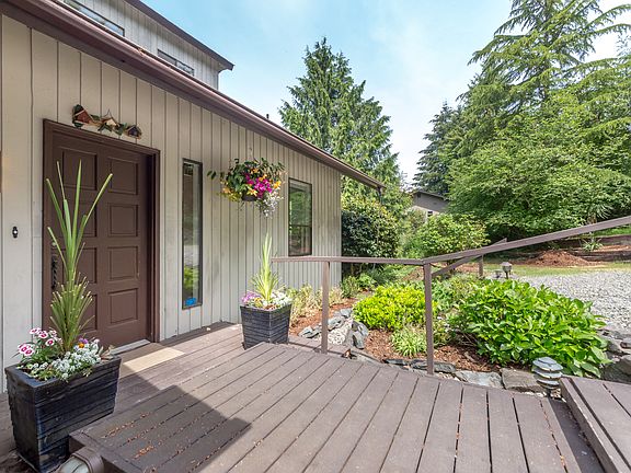 3rd image of 2433 Steilacoom Blvd