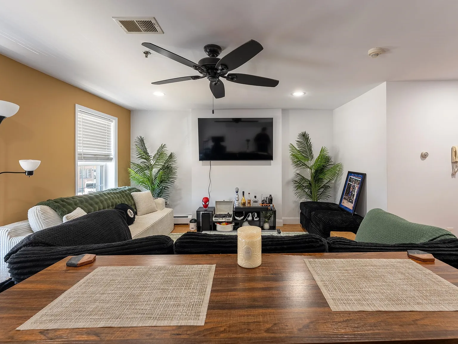 2 bed, 2.0 bath, 1240 sqft, $2,800 — Photo 2