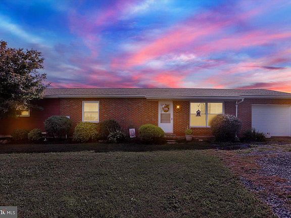 3rd image of 1383 Fairview Dr