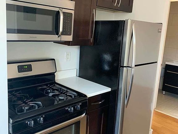 4th image of 2527 18th St APT 3A