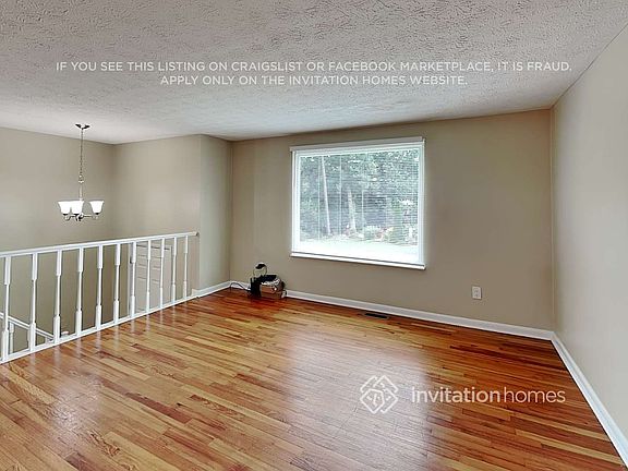 5th image of 390 Hembree Forest Cir