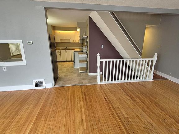 4th image of 2164 Reynolds STREET