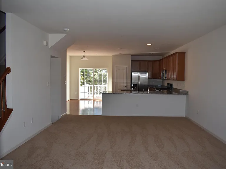 9421 Adelaide Ln — Photo 6