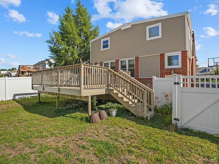 310 Maryland Ave — Photo 42
