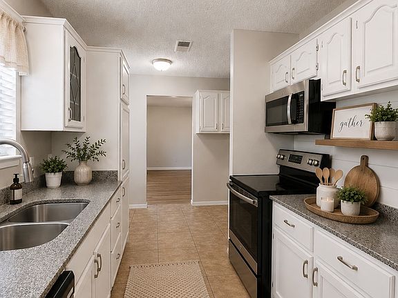 5th image of 6924 Yorkston St