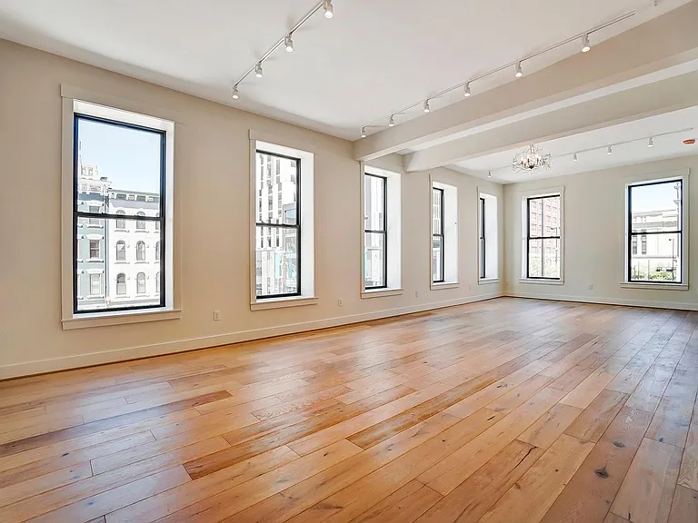 39 E Court St #3 — Photo 10