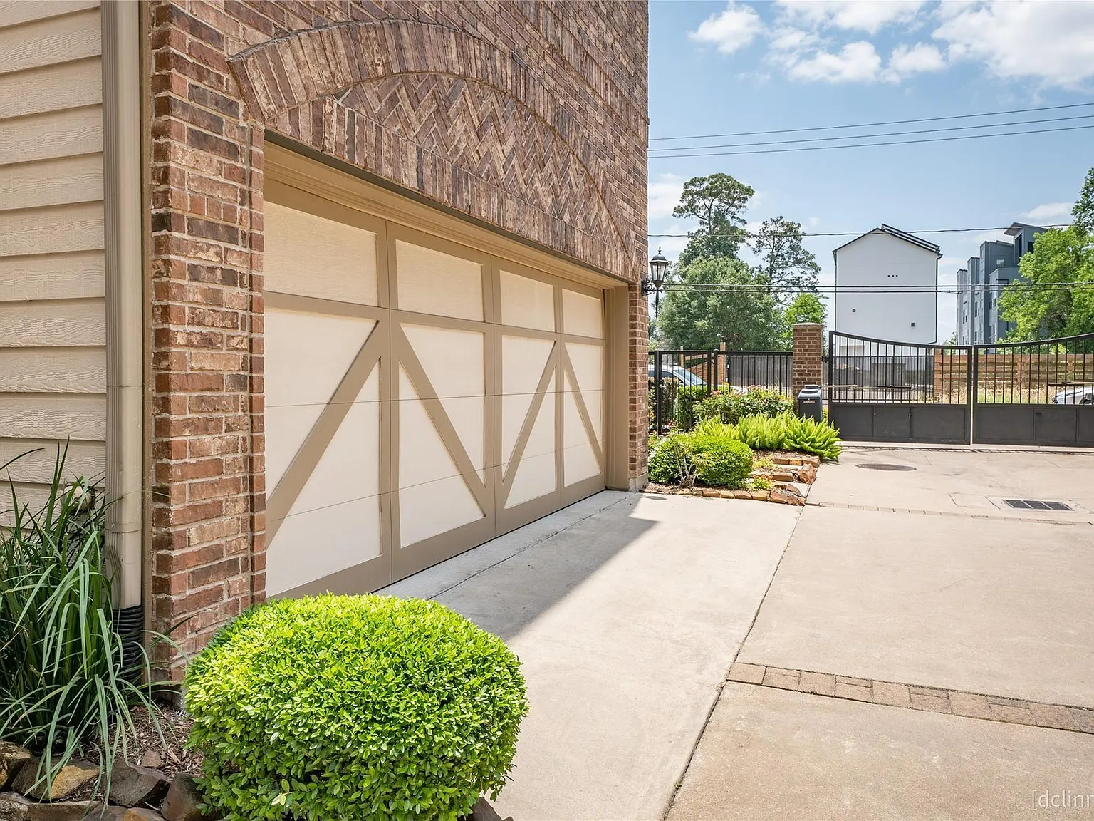 3 bed, 3.5 bath, 2388 sqft, $3,495 — Photo 4