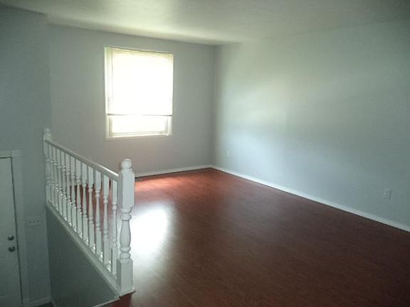 4th image of 19 Camrose Dr