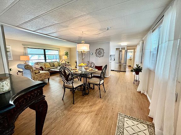 5th image of 4542 Friendly Harbor St