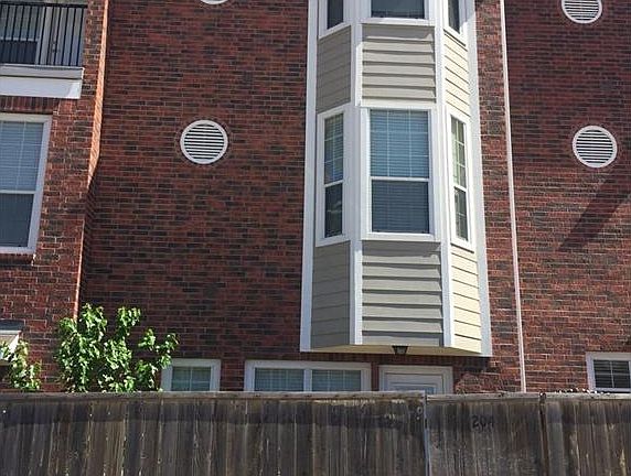 4th image of 305 Holleman Dr Unit 204