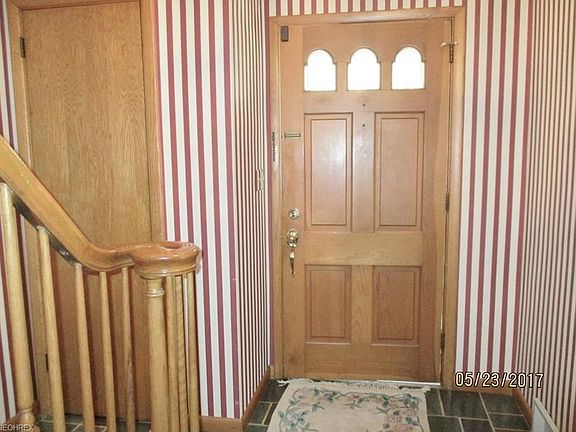3rd image of 756 Oakridge Dr