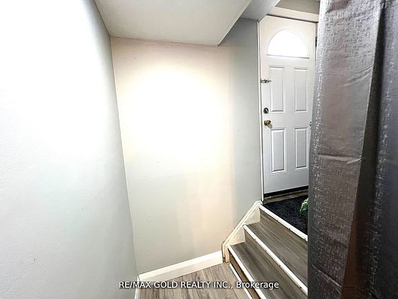 4th image of 156 Mooregate Cres