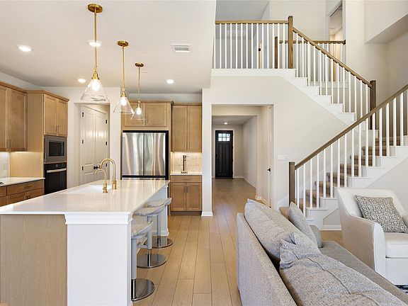 4th image of 8328 Grenadier Dr