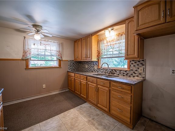 5th image of 3063 Diamond St NE