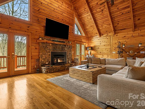 5th image of 131 Trillium Glen Dr