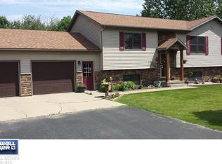 330 King Olavs Ln, Iola, WI 54945