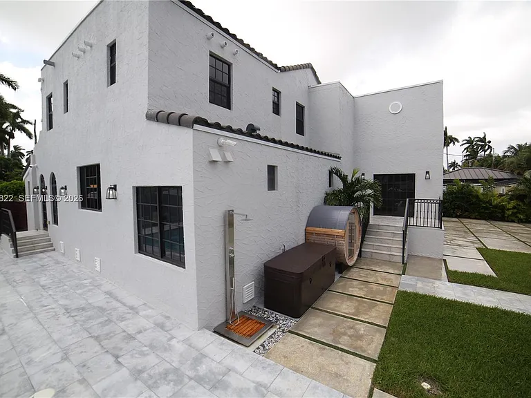 1345 Hollywood Blvd — Photo 50
