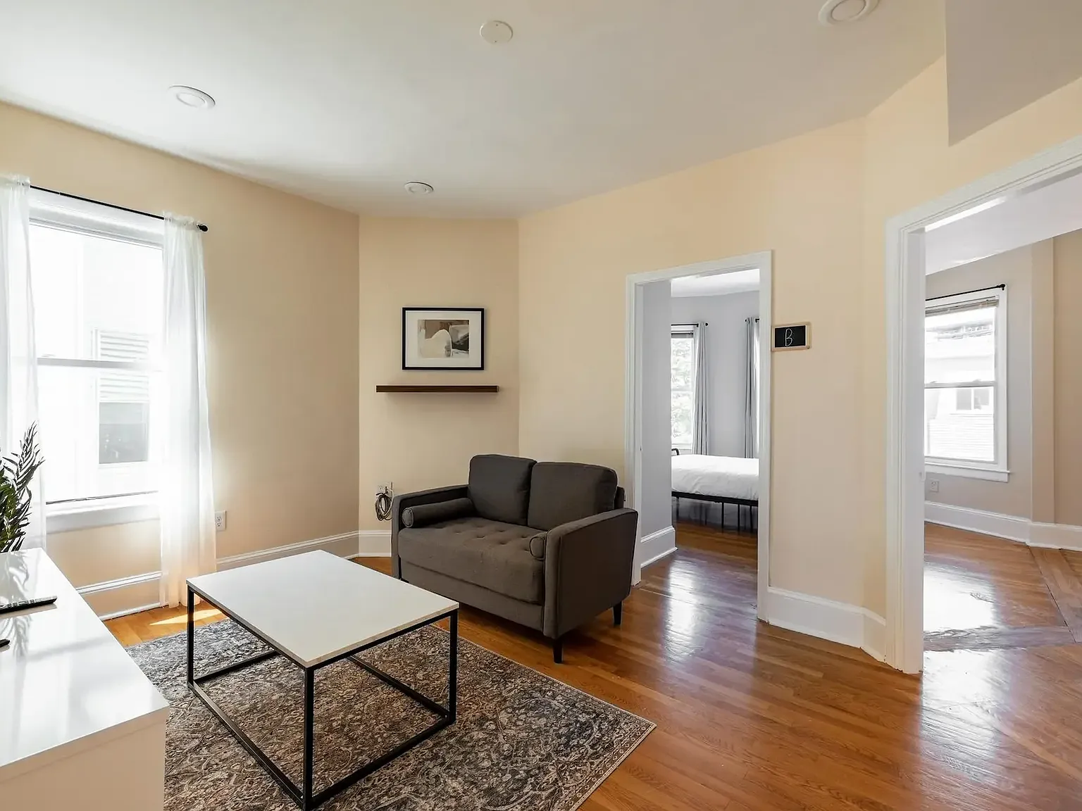 3 bed, 1000 sqft, $3,100 — Photo 3