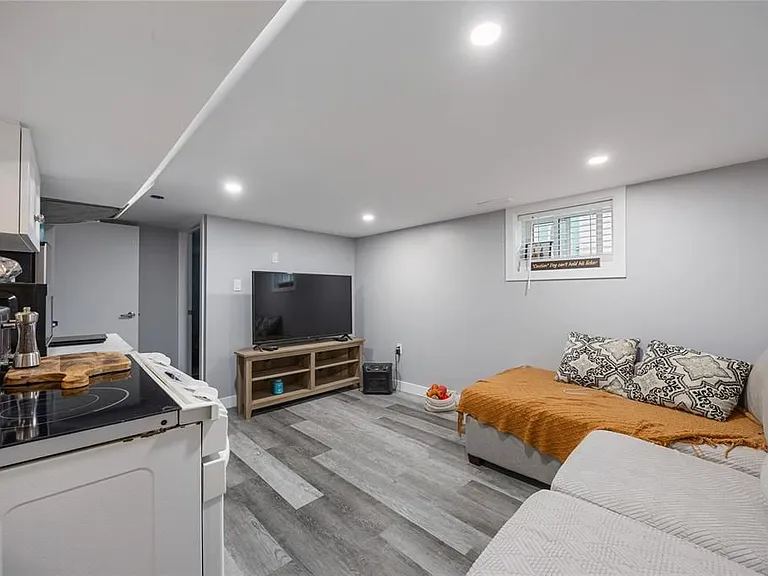 275 Kathleen Ave — Photo 4