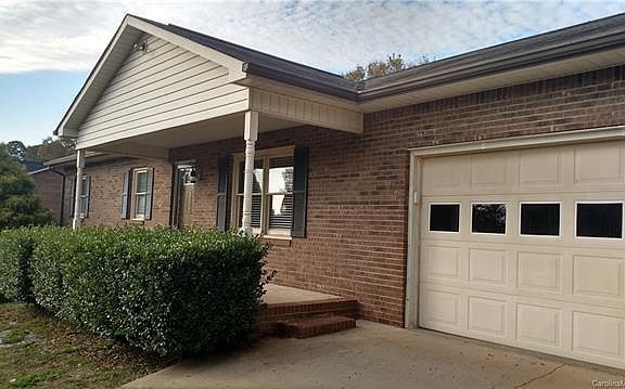 2nd image of 142 Doe Trail Ln