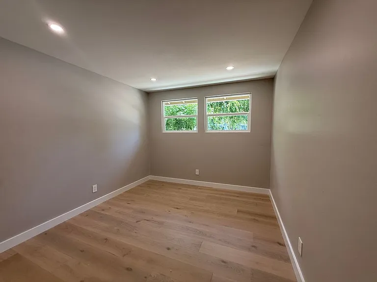 1534 Fernside St — Photo 8