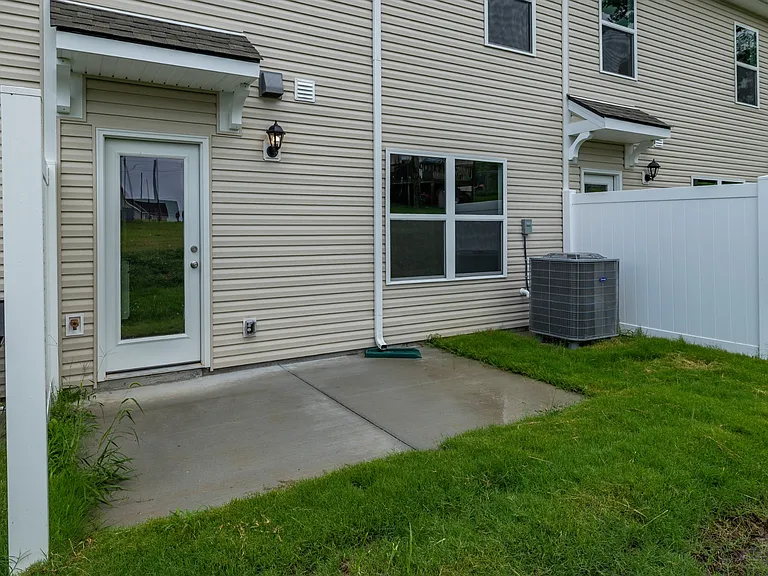 128 Mattie Ct — Photo 24