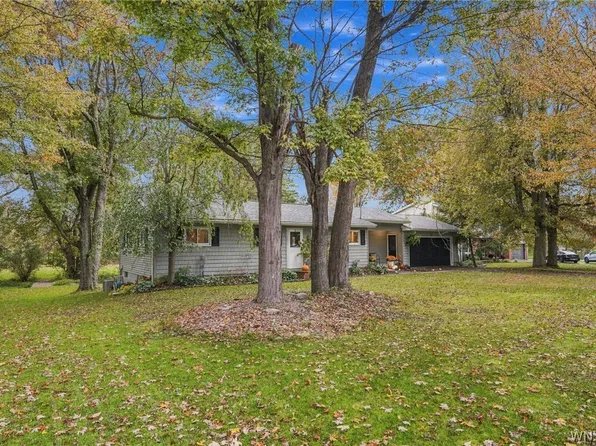 5130 Old Goodrich Rd, Clarence, NY 14031