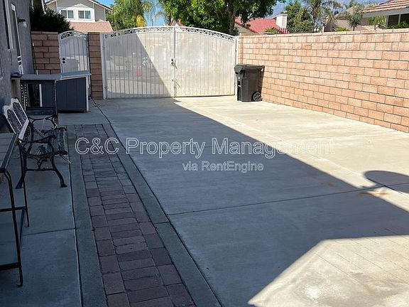 4th image of 1109 N Sandalwood Ave